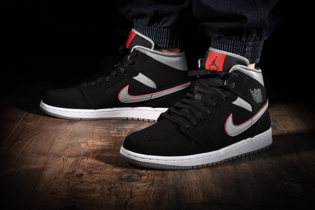 air jordan 1 mid bred